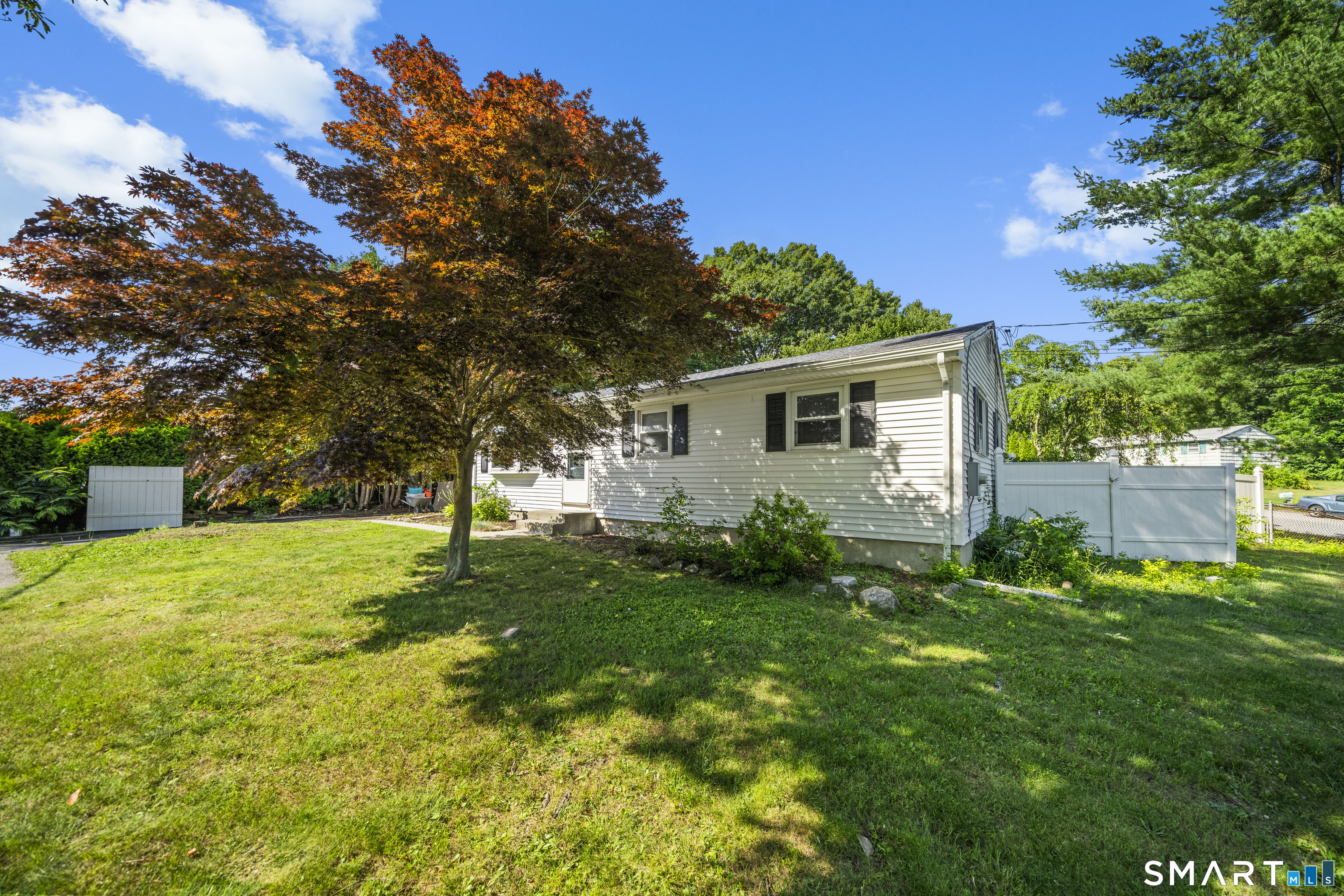 3 Beechwood Road Montville, CT 06370 - Photo 3 of 33