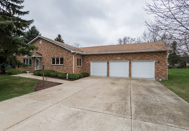 911 Parkside Road Naperville, IL 60540 - Photo 1 of 22