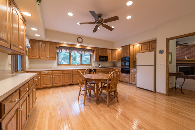 911 Parkside Road Naperville, IL 60540 - Photo 2 of 22