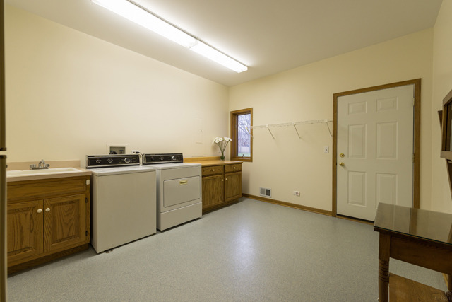 911 Parkside Road Naperville, IL 60540 - Photo 14 of 22