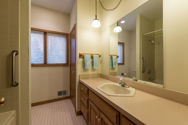 911 Parkside Road Naperville, IL 60540 - Photo 16 of 22