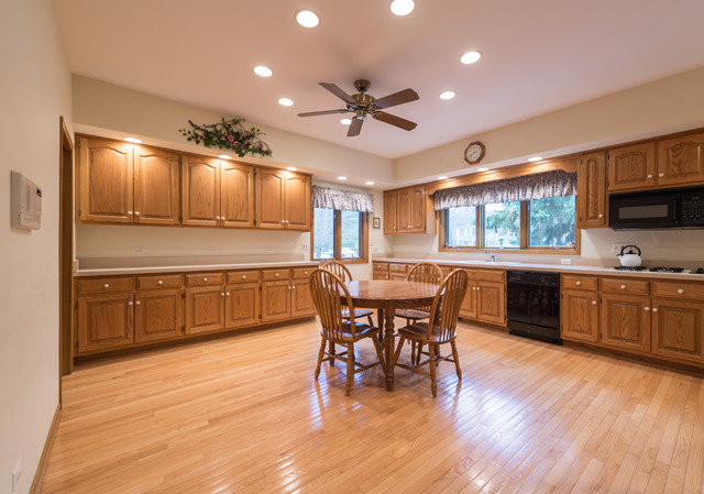 911 Parkside Road Naperville, IL 60540 - Photo 3 of 22