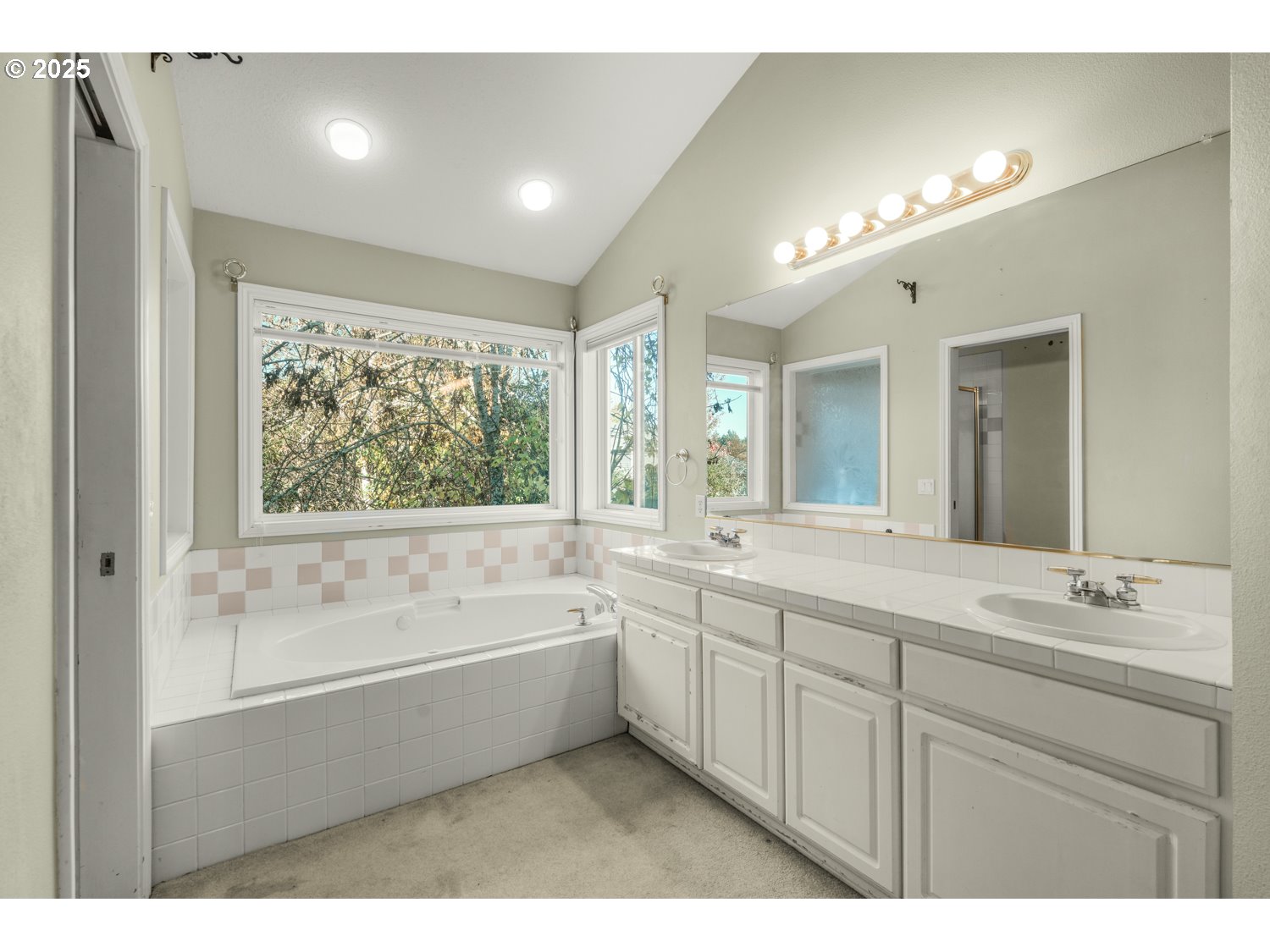 28525 Southwest Cascade Loop Wilsonville, OR 97070 - Photo 20 of 31 Gallery Image 20