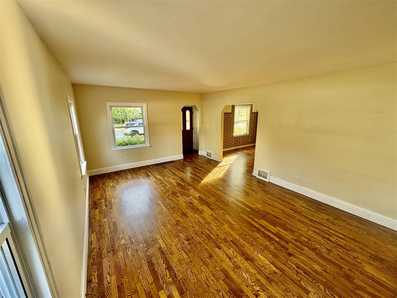 231 Monroe Street Brooklyn, MI 49230 - Photo 4 of 26