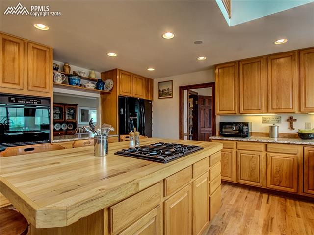 1812 Mountain Ranch Road Larkspur, CO 80118 - Photo 9 of 33 Gallery Image 9