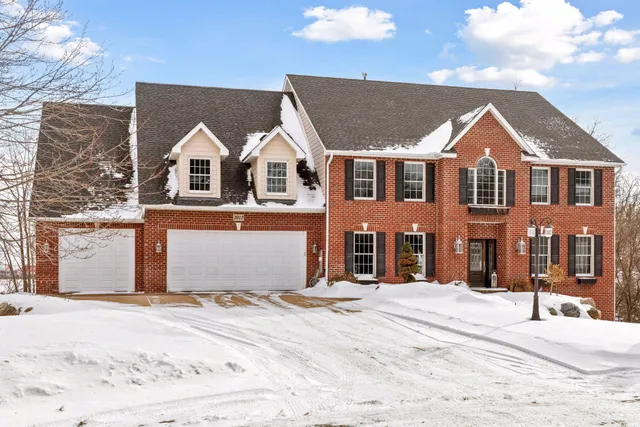 $2,199,000 | 2012 Pine Ridge Drive, West St. Paul, MN 55118