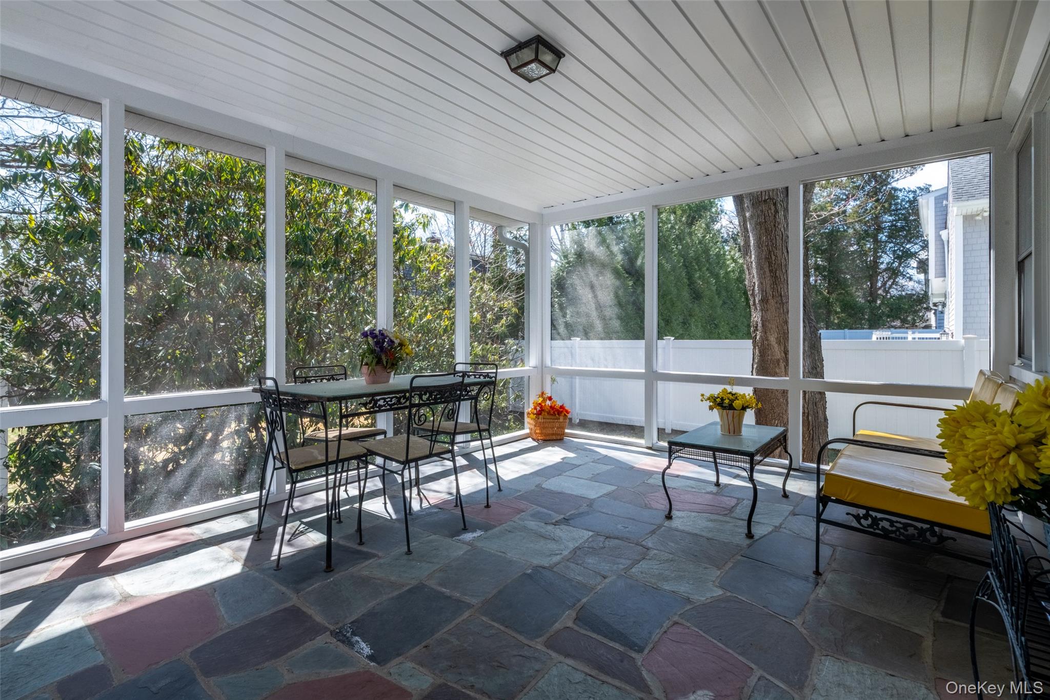 285 Stuart Drive New Rochelle, NY 10804 - Photo 12 of 37