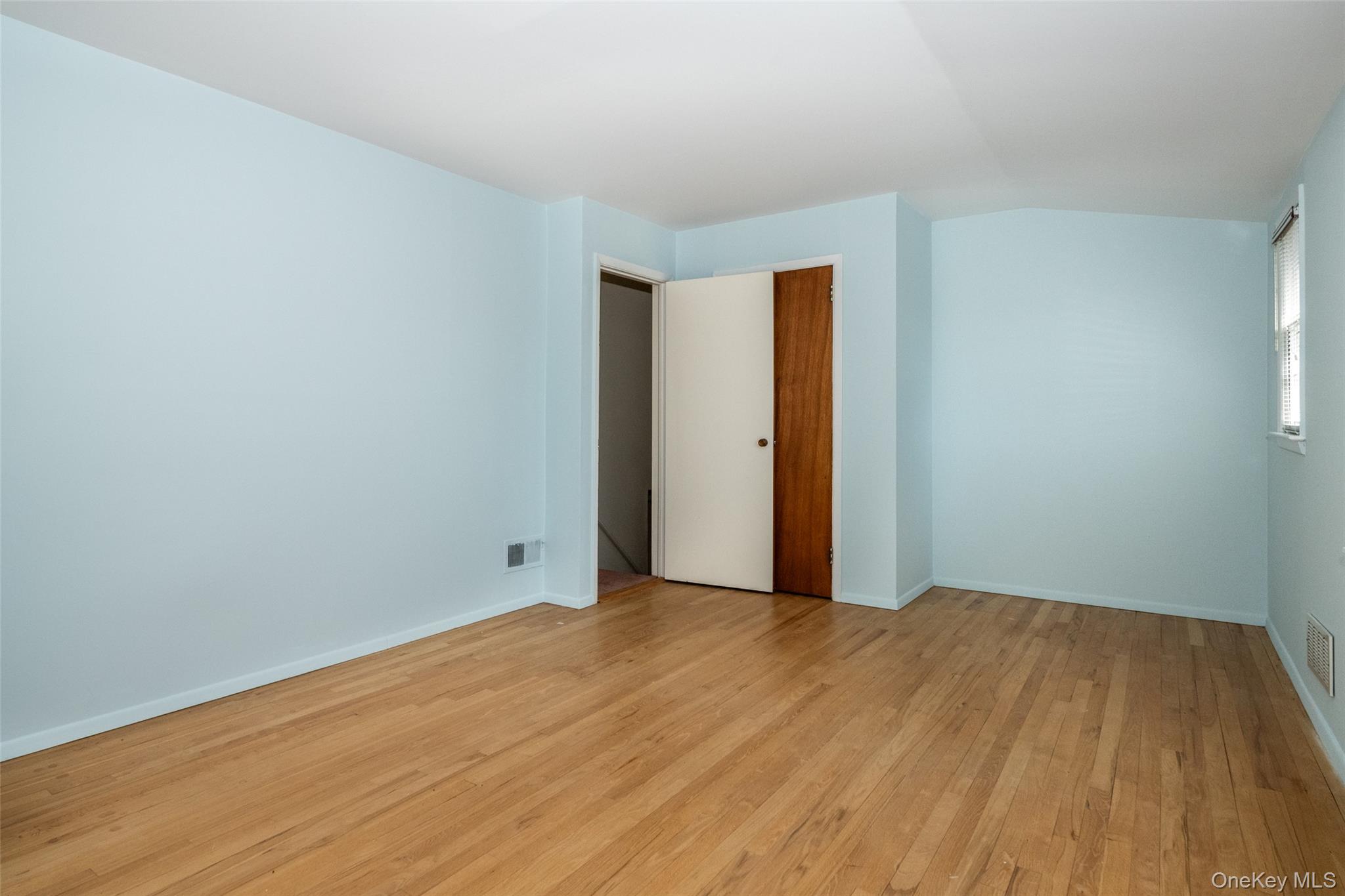 285 Stuart Drive New Rochelle, NY 10804 - Photo 22 of 37 a view of an empty room