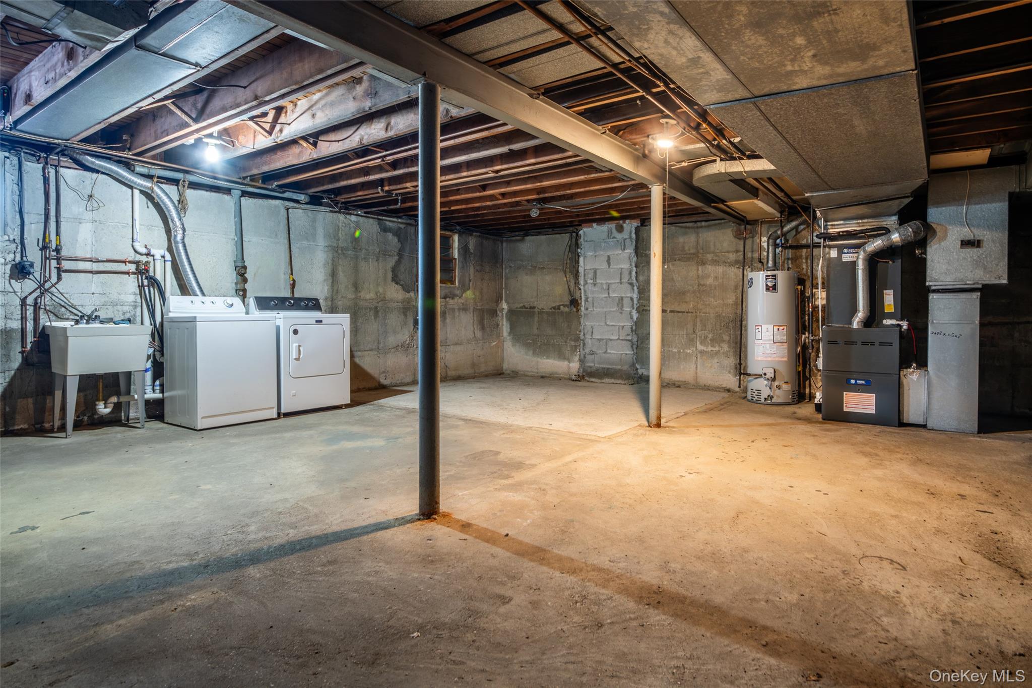 285 Stuart Drive New Rochelle, NY 10804 - Photo 28 of 37 a view of a storage room
