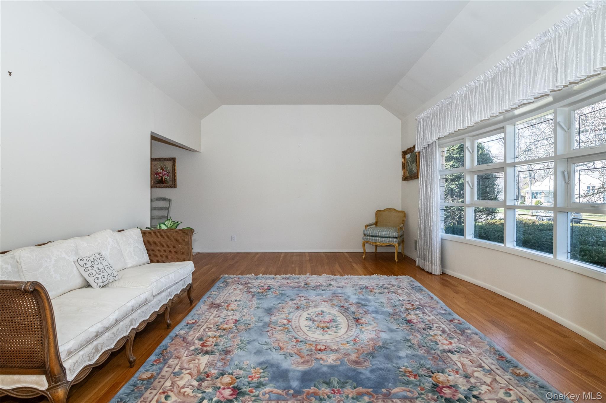 285 Stuart Drive New Rochelle, NY 10804 - Photo 3 of 37 a bedroom with furniture and a rug
