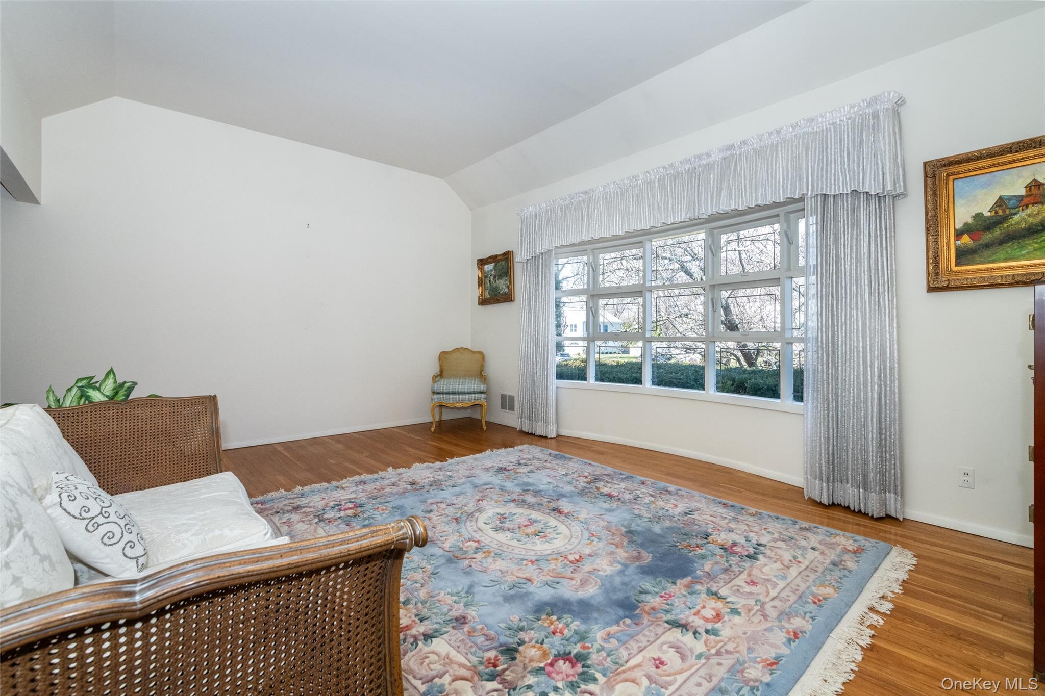 285 Stuart Drive New Rochelle, NY 10804 - Photo 5 of 37 a living room with a couch and a couch