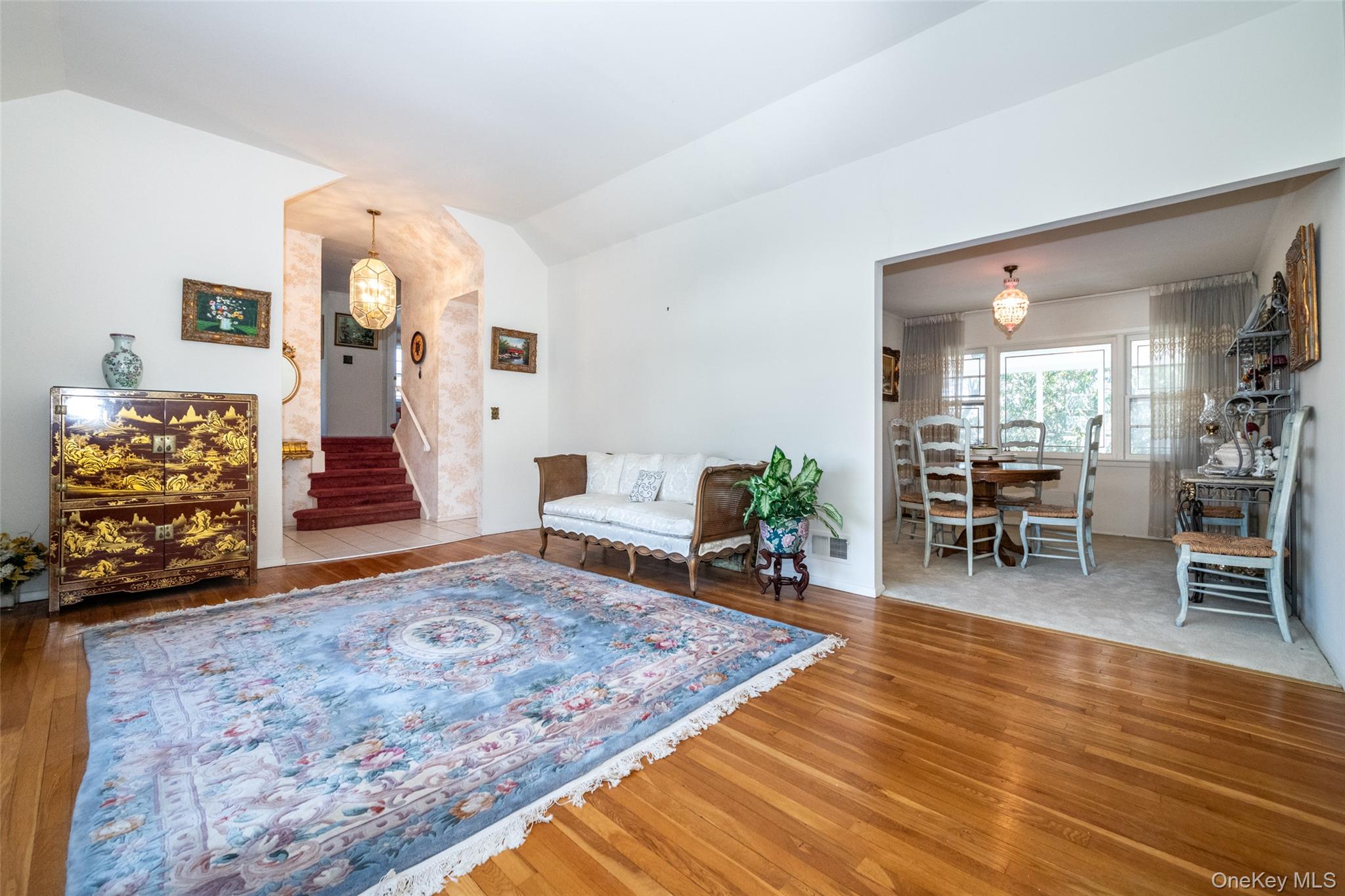 285 Stuart Drive New Rochelle, NY 10804 - Photo 6 of 37 a living room with furniture and wooden floor