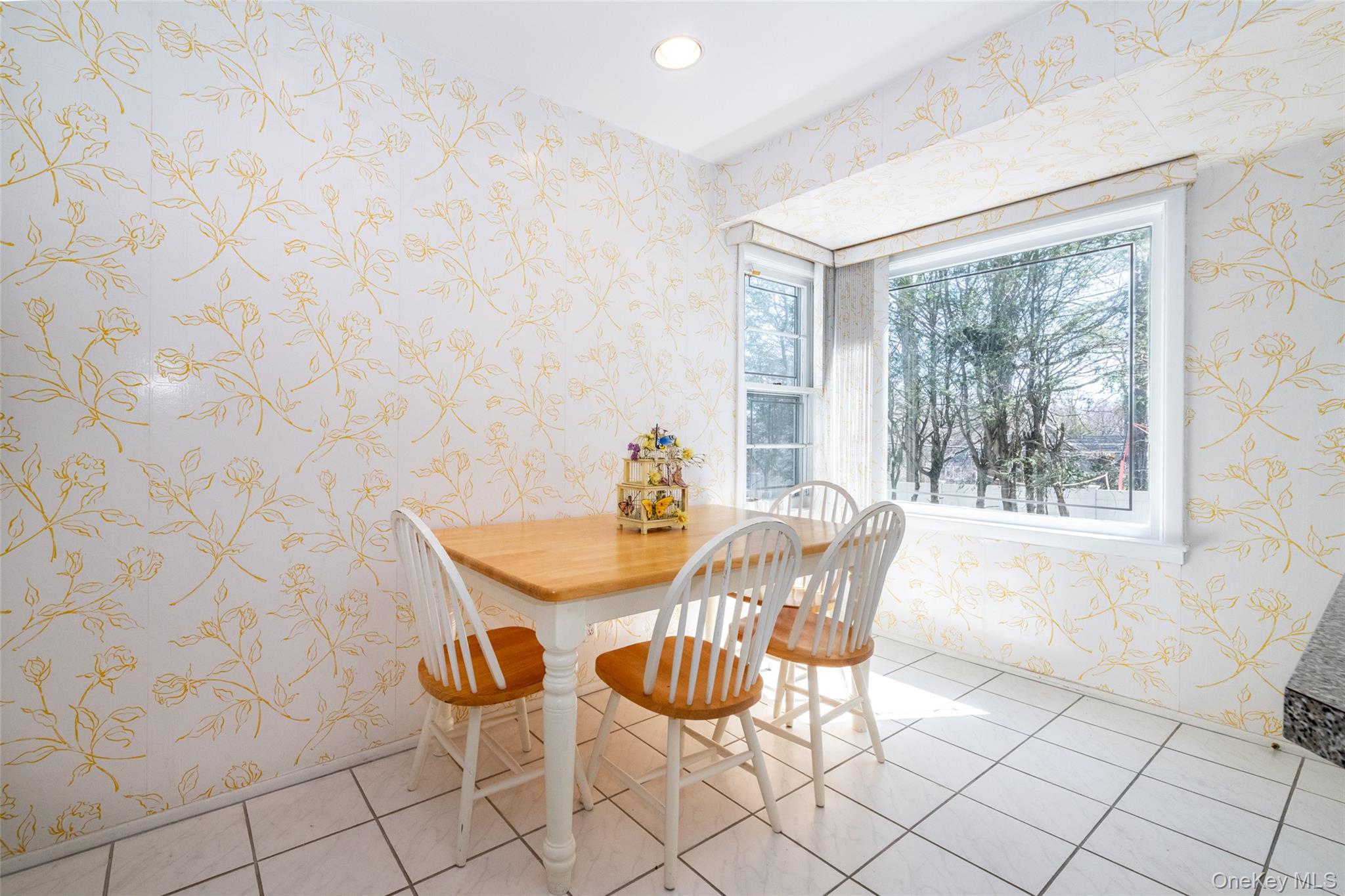 285 Stuart Drive New Rochelle, NY 10804 - Photo 8 of 37 a view of a dining room with furniture