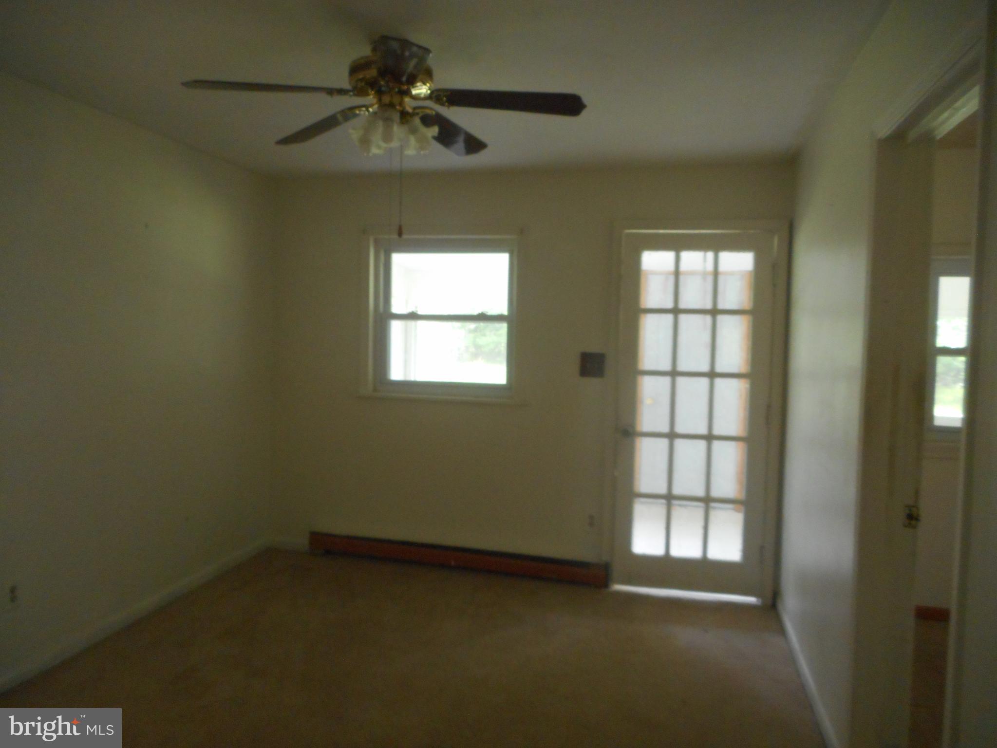 2370 Smith Point Road Nanjemoy, MD 20662 - Photo 3 of 15 Living Room