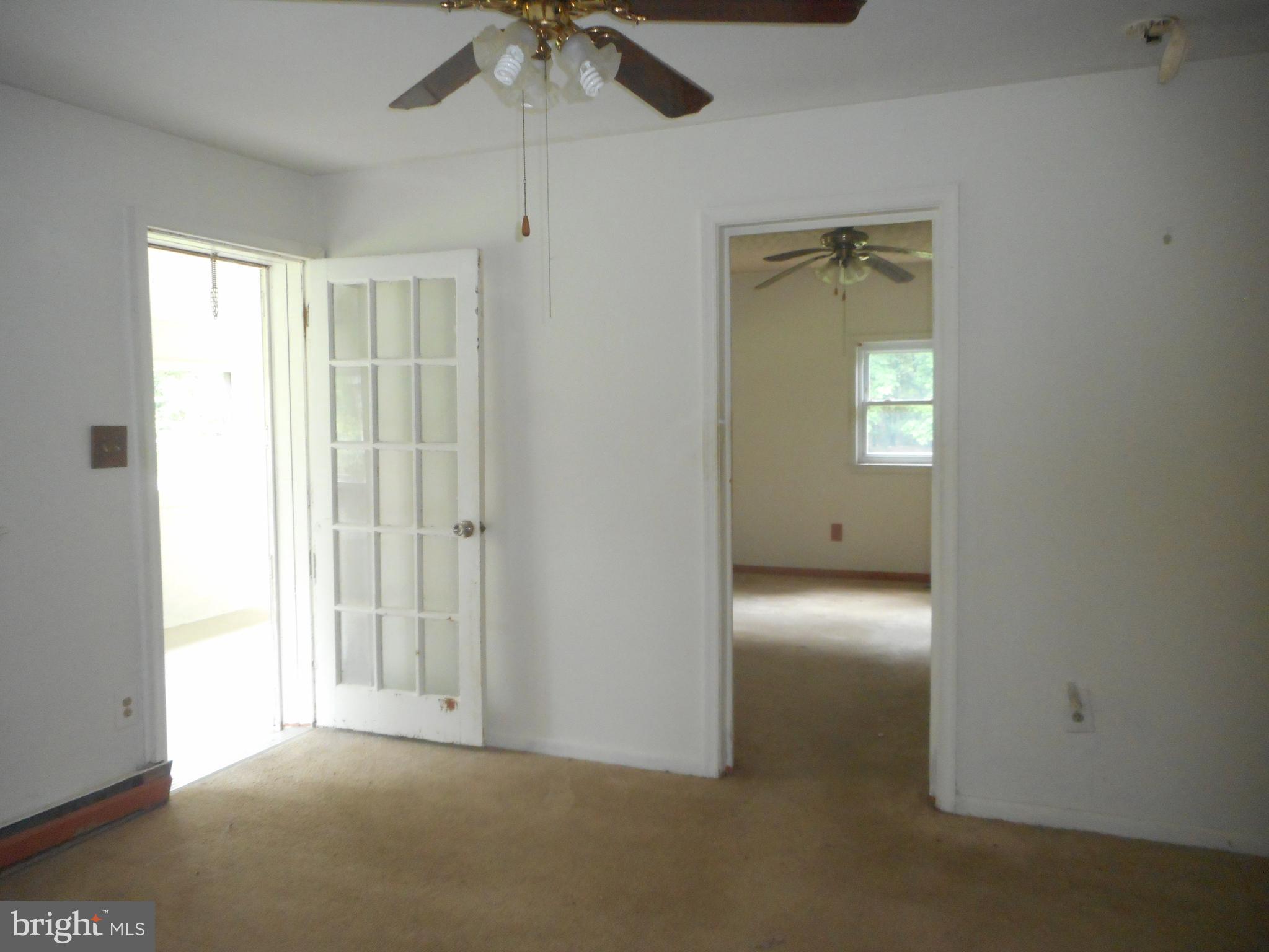 2370 Smith Point Road Nanjemoy, MD 20662 - Photo 6 of 15 Living Room