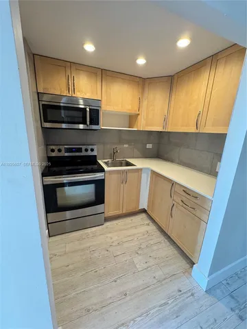 $1,800 | 7904 West Drive, Unit 909, North Bay Village, FL 33141