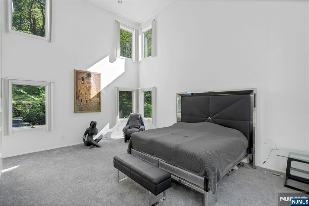 40 Jockey Hollow Road Bernardsville, NJ 07924 - Photo 17 of 49 a large bed sitting in a room next to a window