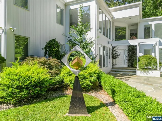 a view of a garden with pathway