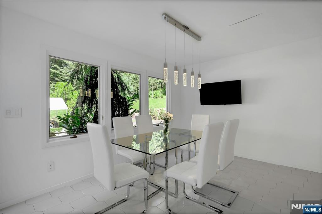 40 Jockey Hollow Road Bernardsville, NJ 07924 - Photo 25 of 49 a dining room with furniture and window