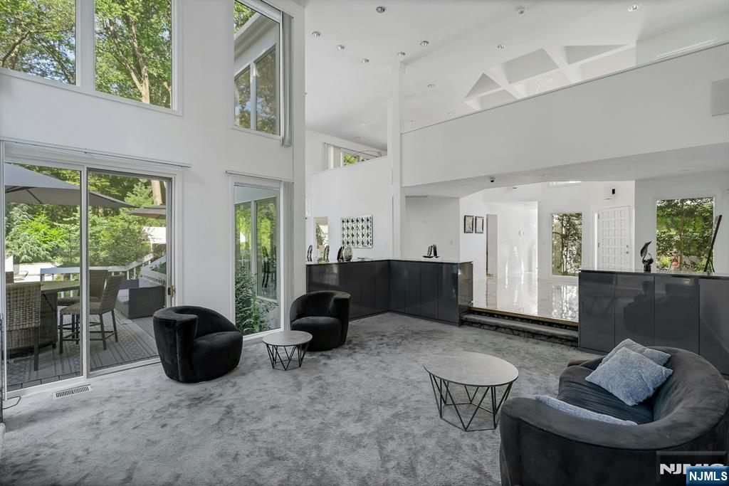 40 Jockey Hollow Road Bernardsville, NJ 07924 - Photo 9 of 49 a living room with furniture a window and a potted plant