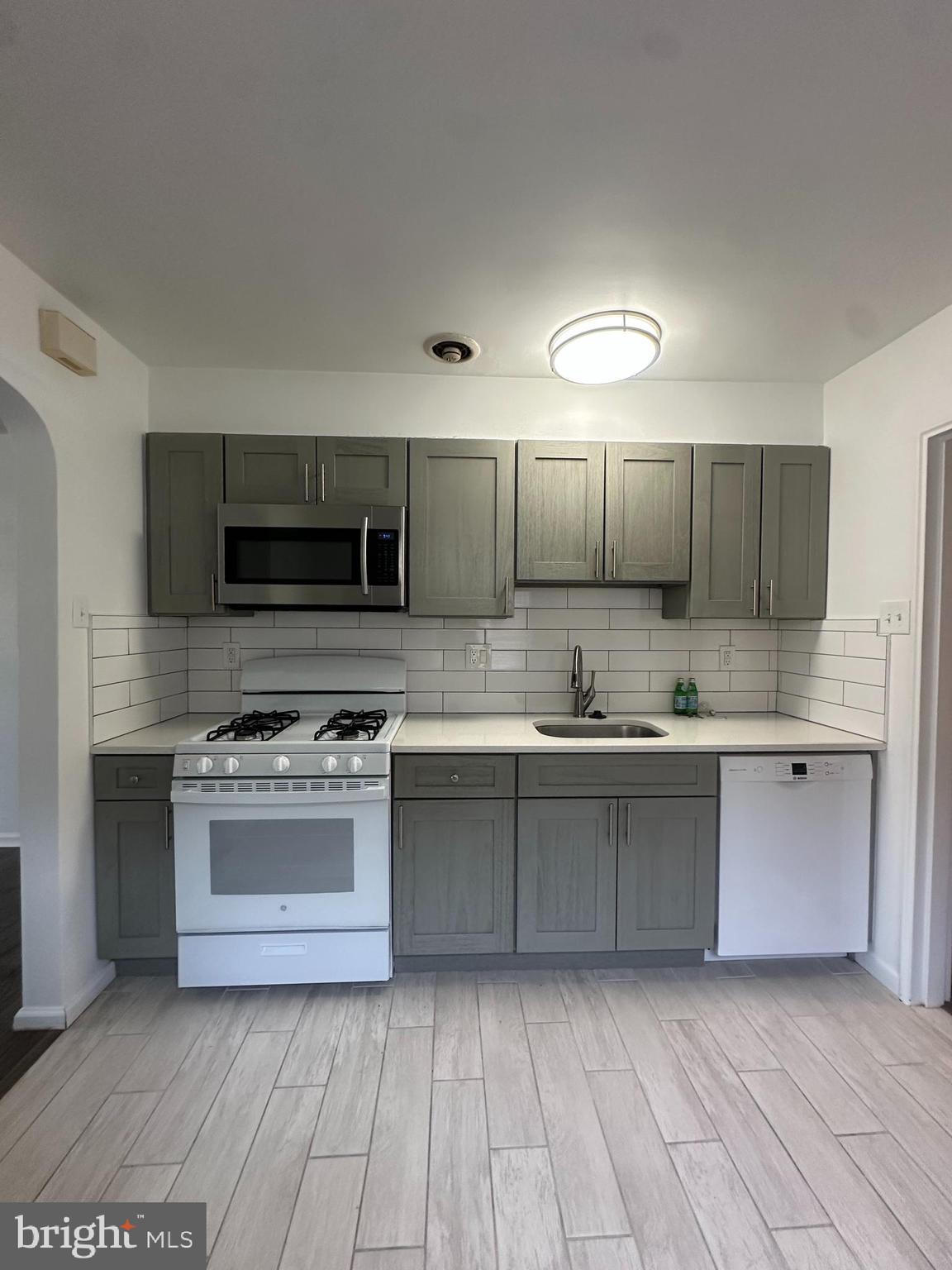 832 Fuller Street Philadelphia, PA 19111 - Photo 3 of 9