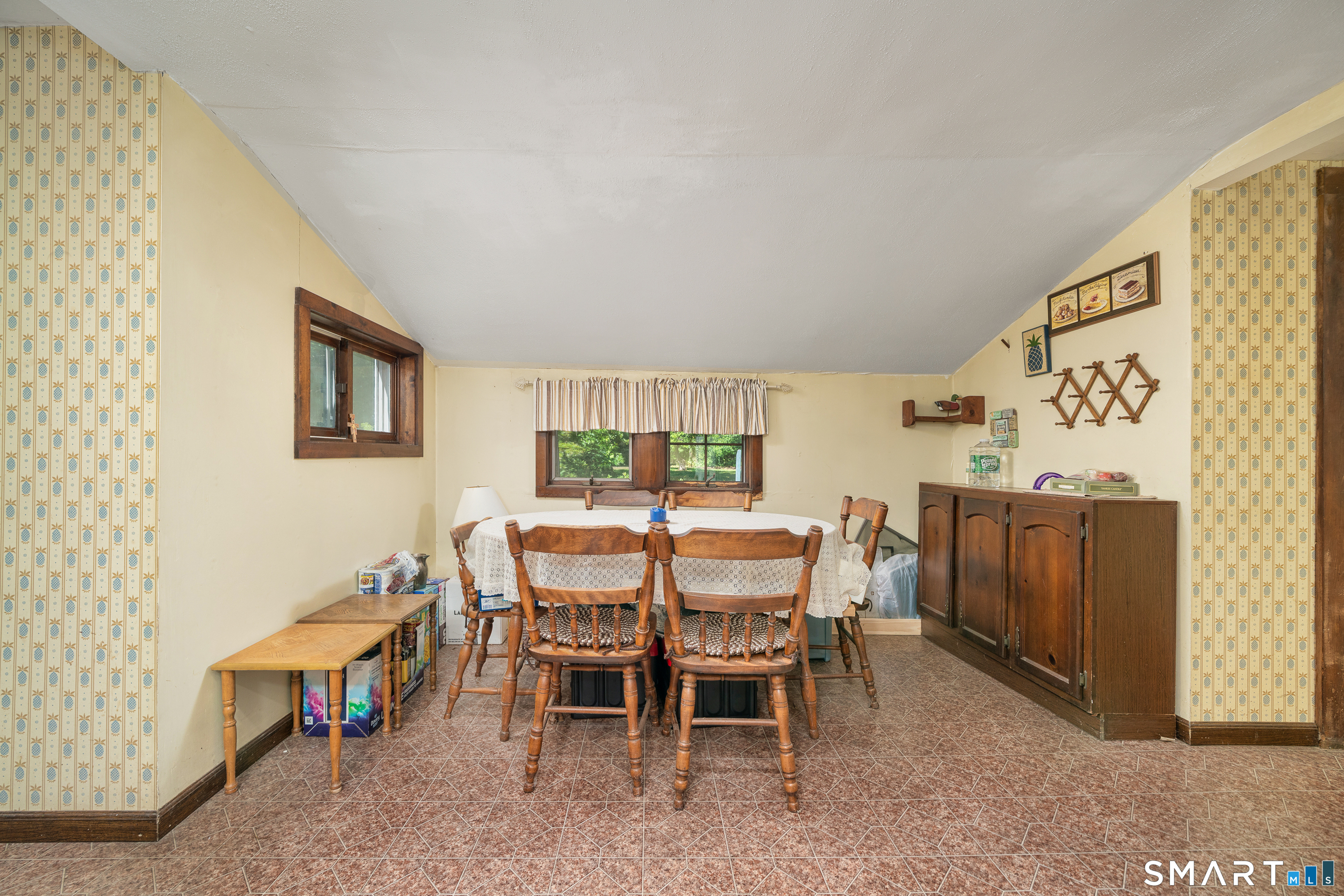 29 South Main Street Windsor Locks, CT 06096 - Photo 7 of 34 Eat in kitchen nook