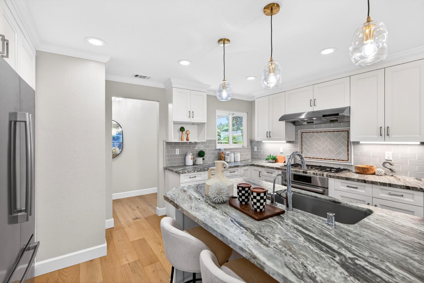 1422 Wright Avenue Sunnyvale, CA 94087 - Photo 12 of 34