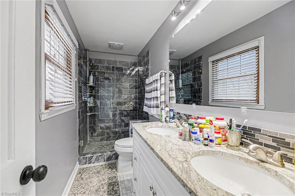 3908 Oak Hollow Court High Point, NC 27265 - Photo 18 of 28