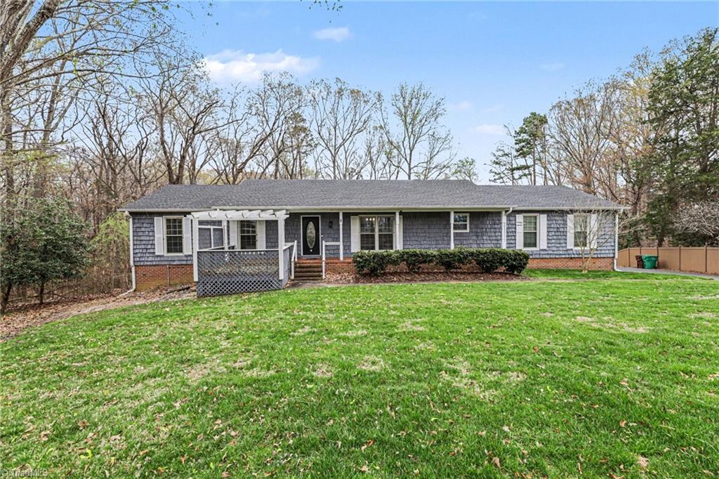 3908 Oak Hollow Court High Point, NC 27265 - Photo 2 of 28
