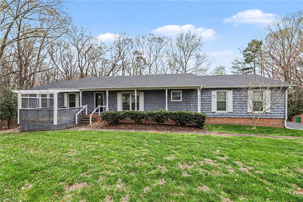 3908 Oak Hollow Court High Point, NC 27265 - Photo 3 of 28