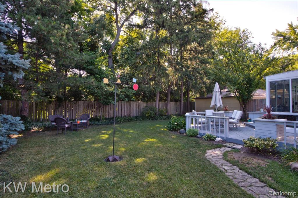 15 Maplefield Road Pleasant Ridge, MI 48069 - Photo 41 of 46