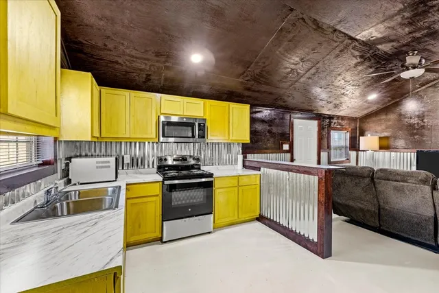 $1,500 | 2823 Avenue Q, Unit B, Galveston, TX 77550