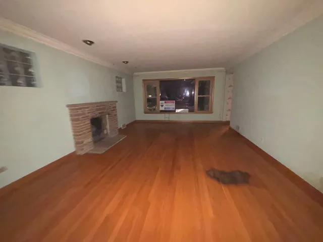 a view of empty room with window