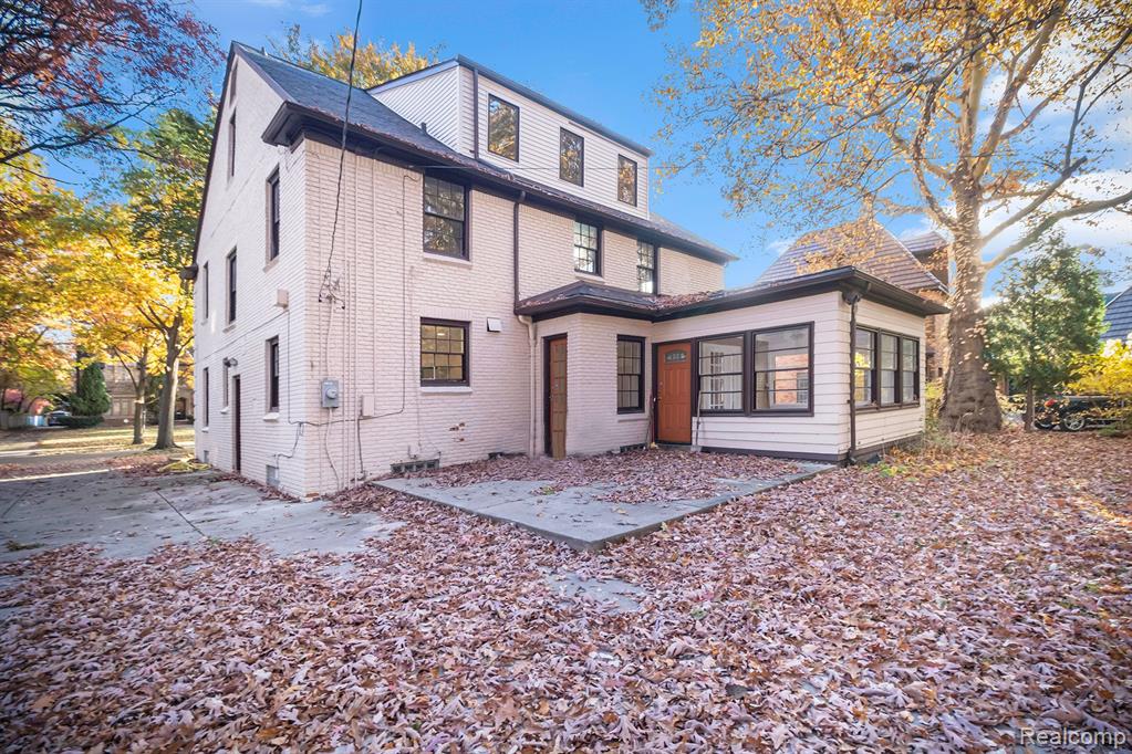19465 Canterbury Road Detroit, MI 48221 - Photo 8 of 34