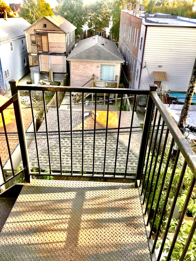 937 West 33rd Place, Unit 3F Chicago, IL 60608 - Photo 4 of 11