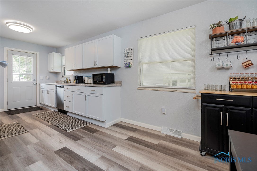 1807 Ambleside Road Oregon, OH 43616 - Photo 9 of 29 Kitchen