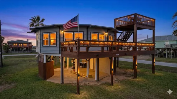 $295,000 | 702 Seashell Drive, Surfside Beach, TX 77541
