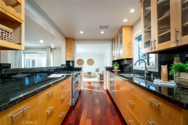 $899,000 | 302 West Loraine Street, Unit 4, Glendale, CA 91202