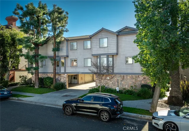 $899,000 | 302 West Loraine Street, Unit 4, Glendale, CA 91202