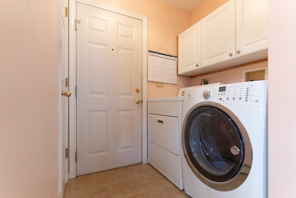 110 Hosley Road Gardner, MA 01440 - Photo 26 of 42 a utility room with dryer and washer