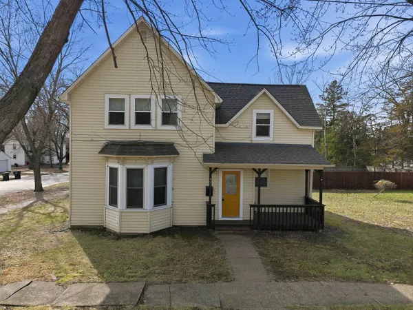 $264,999 | 921 11th Street East, Menomonie, WI 54751