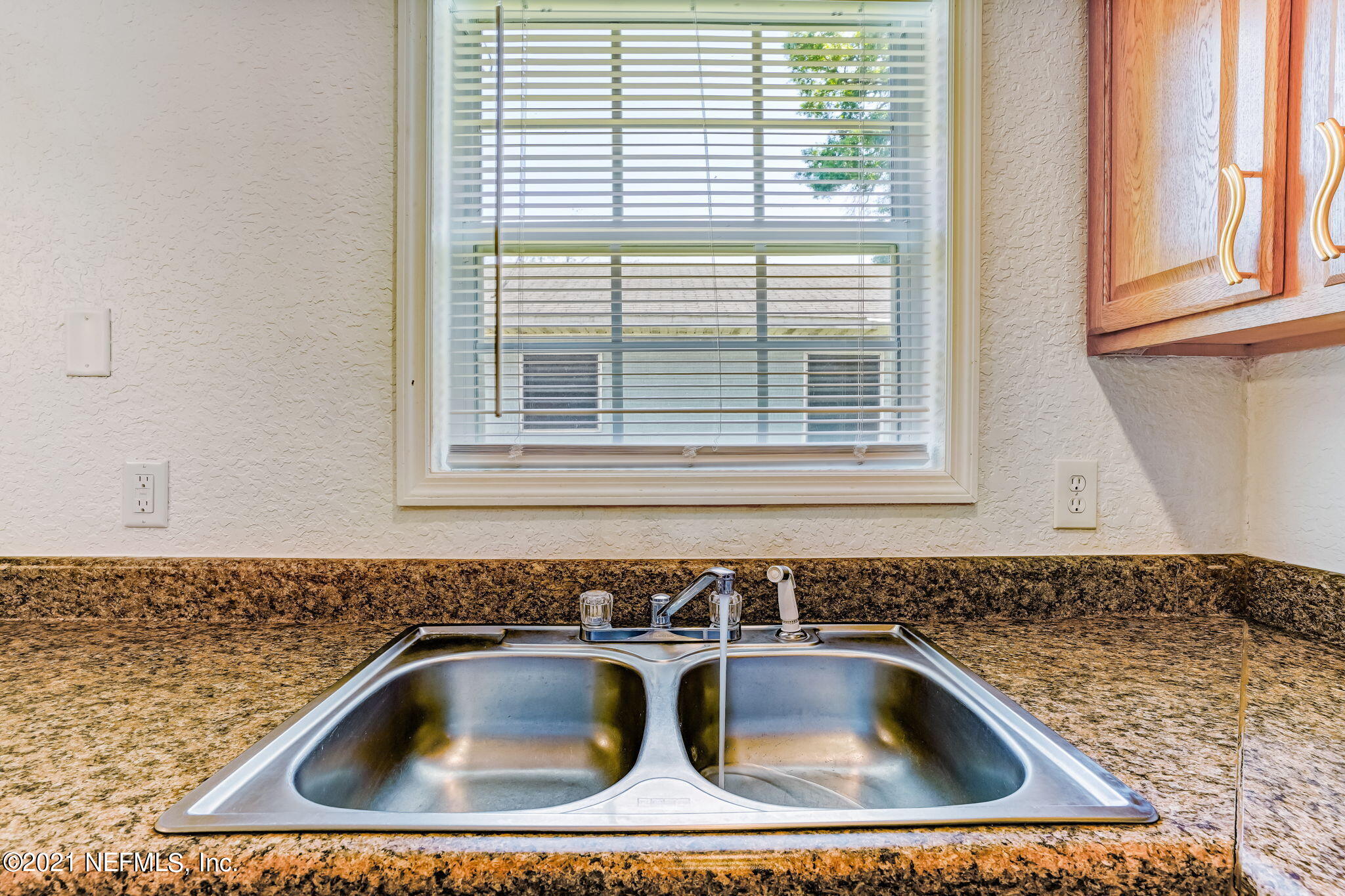 2136 Tuskegee Road Jacksonville, FL 32209 - Photo 9 of 26 18-web-or-mls-DSC02363And8more