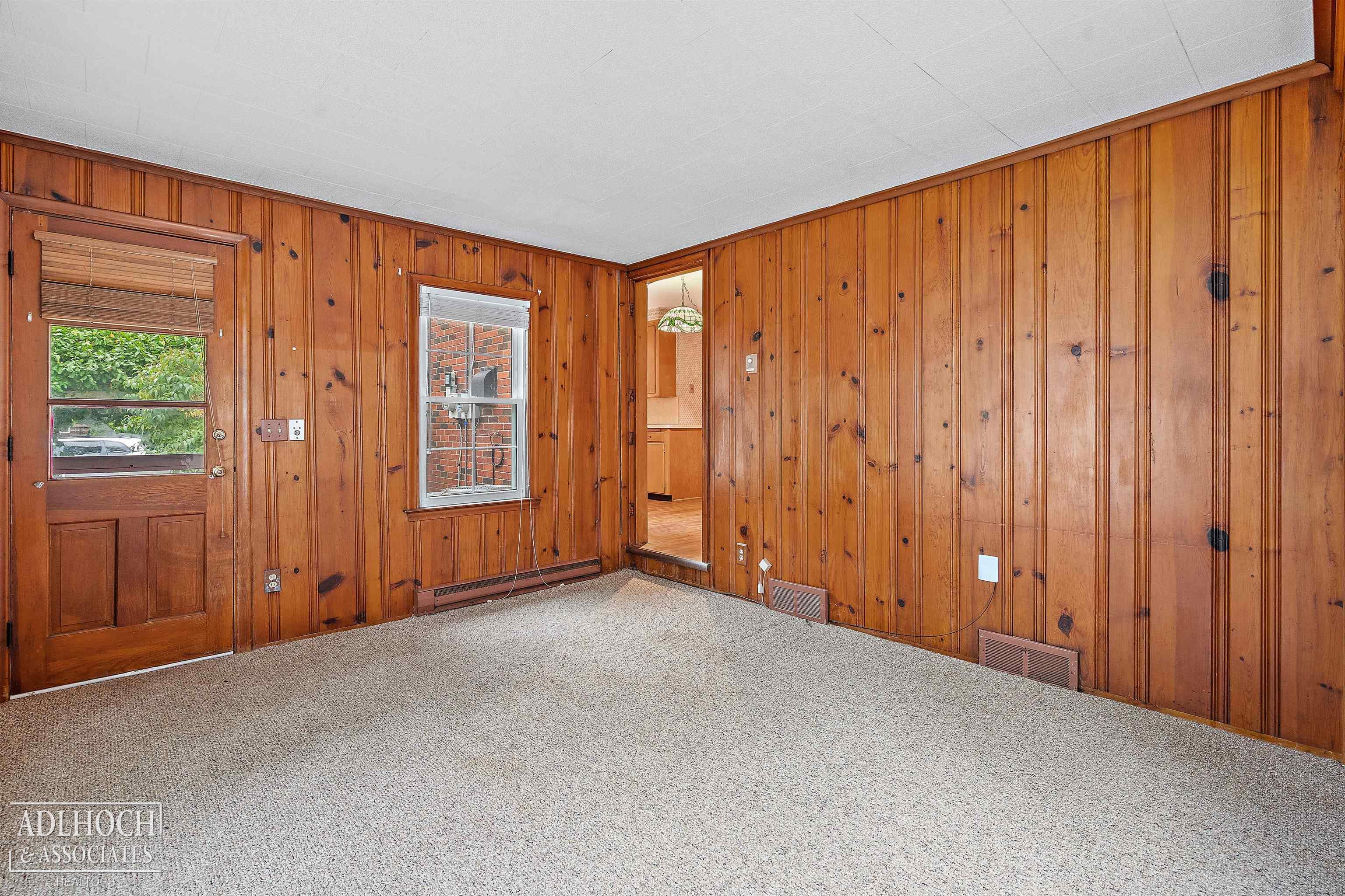 1780 Broadstone Road Grosse Pointe, MI 48236 - Photo 8 of 30 50188500-2f21e637-b76a-4a75-bbf8-af6077eb5a0e.JPG