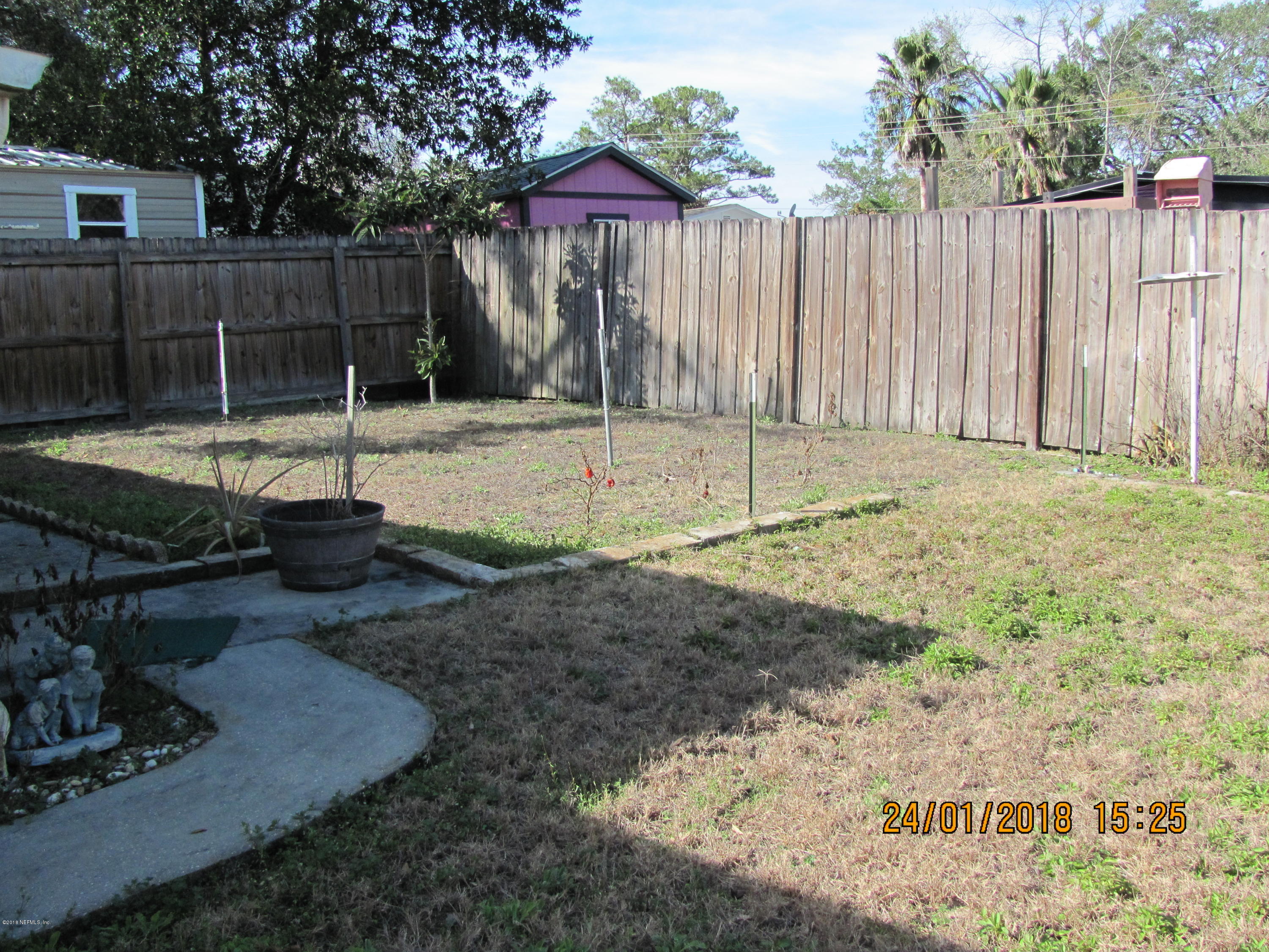 417 Sigsbee Road Orange Park, FL 32073 - Photo 14 of 21 a backyard of a house