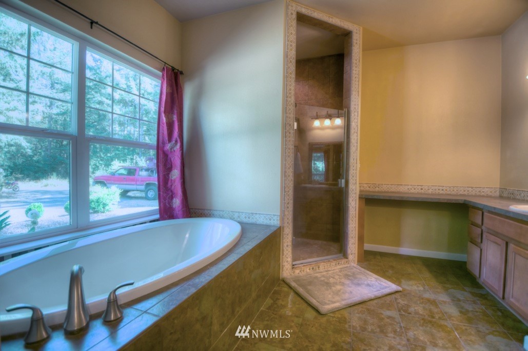 12445 Hubbard Road Southeast Rainier, WA 98576 - Photo 11 of 25 Gallery Image 11