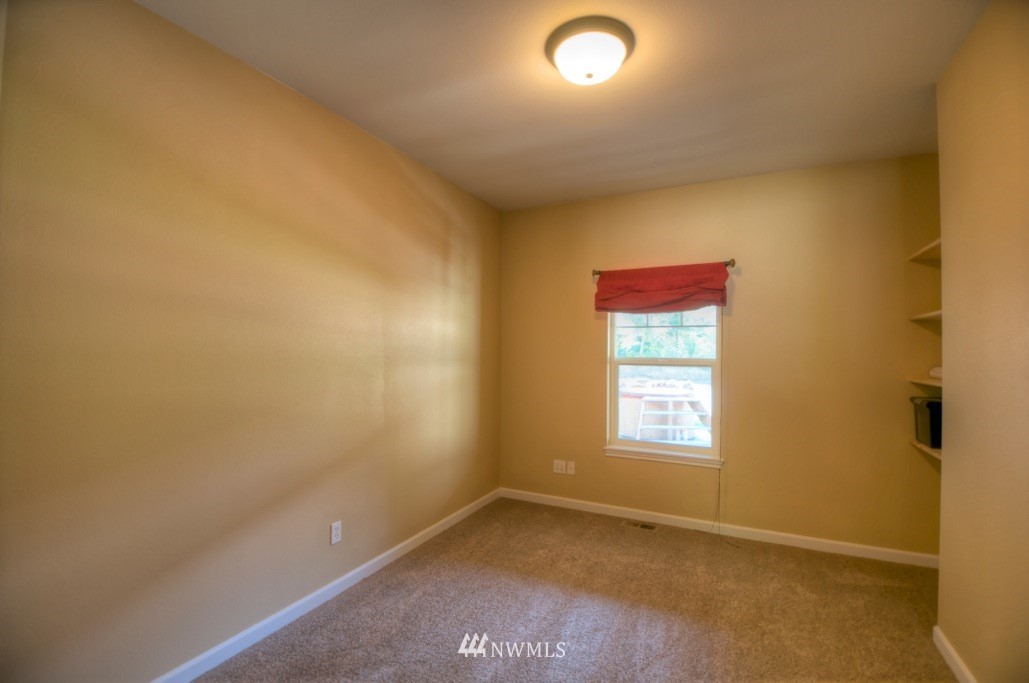 12445 Hubbard Road Southeast Rainier, WA 98576 - Photo 18 of 25 Gallery Image 18