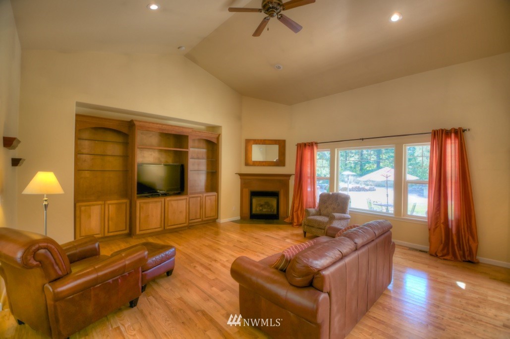 12445 Hubbard Road Southeast Rainier, WA 98576 - Photo 3 of 25 Gallery Image 3