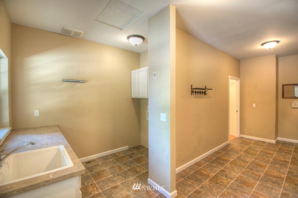 12445 Hubbard Road Southeast Rainier, WA 98576 - Photo 21 of 25 Gallery Image 21