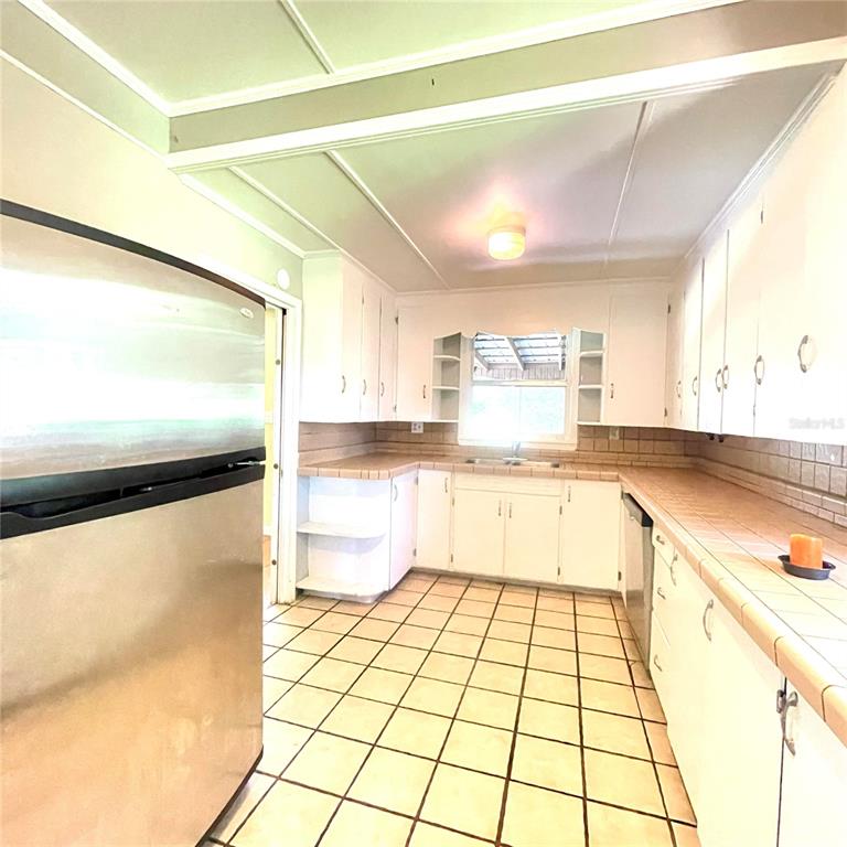 915 East Walnut Street Lakeland, FL 33801 - Photo 12 of 27 a large white kitchen with a large window