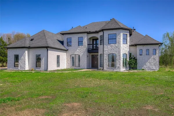 $850,000 | 625 Country Oaks Lane, Greenville, TX 75401